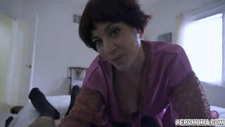 Pohoten mamica Jessica Ryan ima v svojem stepson, da sesati svojo mlado kurac