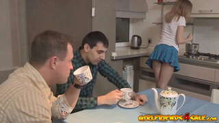 Horny petite teen cocus son mari