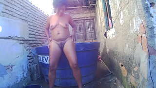 ���ักทางสระว่ายน้ำของฉันอยู่ในห้องเปลือยกายวาด