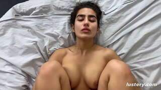 Hõive Oma Jalad Üle Tema Pea Sügavamale Tungimist