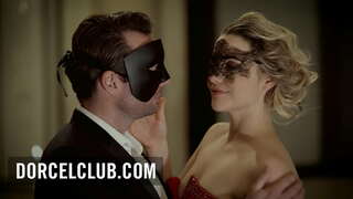 ���ැඩි ලිංගික තුළ swinger පක්ෂය