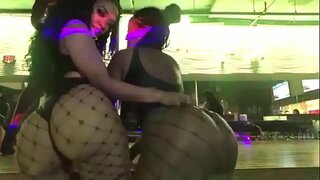 ���ြည်း Twerk ပေါင်းချုပ်