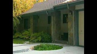 ���ັ້ນ,ມີຂົນອ່ອນ chick moans ໃນຂະນະທີ່ຂັບເຄື່ອນໃຫຍ່ແລ່ນໂດຍ asshole ຂອງນາງຢູ່ທີ່ໃຊ້ເວລາທໍາອິດ