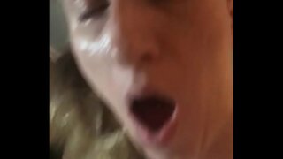 ���ံနက်စောစော blowjob နှင့်လိင်နှင့်အတူရွှေရောင်ရွိႏိုင္ျ MIlF