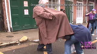 Hot Milf Frape Nan Lari Yo Pou Pèl Nan New Orleans